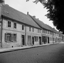 dom ul. Dąbrowszczaków 9, elewacja frontowa, skan 1