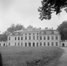 pałac - elewacja frontowa, skan 1