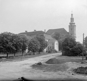 pałac, 1. połowa XVIII w. - widok ogólny, skan 1