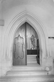 Kościół pw. św. Katarzyny - wnętrze - kruchta, portal do nawy, skan 1