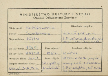 Zespół klasztorny - kościół, wnętrze , widok ołtarza bocznego w nawie bocznej z obrazem św. Benedykta - metryczka, skan 1