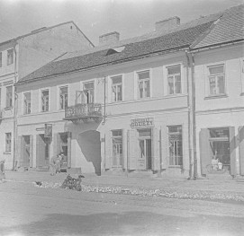 dom, dawna ul. Kościuszki 74 - elewacja frontowa, skan 1
