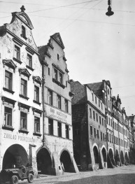 rynek miejski - kamienice - elewacje frontowe, skan 1