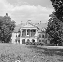 pałac Zamojskich - elewacja frontowa, skan 1