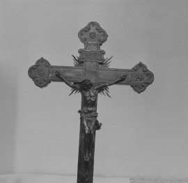 kościół pw. św. Jakuba Apostoła i św. Agnieszki, Dziewicy i Męczennicy - zbiory - krzyż - fragment - część górna /M. Kondziołka/, skan 1