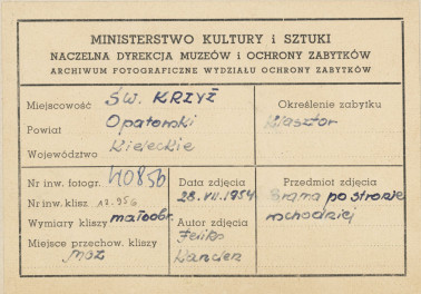 Zespół klasztorny na Świętym Krzyżu - widok ogólny od strony wsch. na bramę - metryczka, skan 1