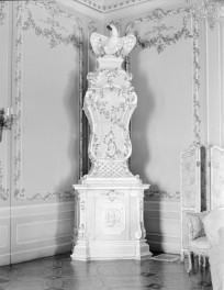 zamek magnacki Lubomirskich i Potockich - wnętrze - piętro I - Salon Narożny - piec, skan 1