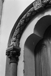 Konkatedra św. Jana Chrzciciela - kapitularz, paradyż późnoromański portal, skan 1