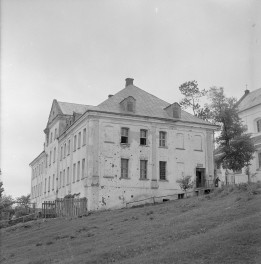 Kollegium Nobilum, kolegium jezuickie - elewacja frontowa - widok na elewację boczną i ogrodową, skan 1