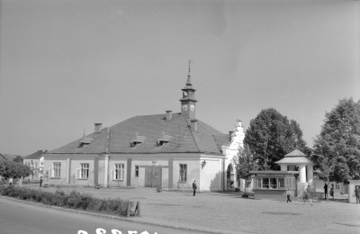 Ratusz - widok ogólny, elewacja boczna., skan 1