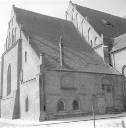 kościół parafialny pw. św. Jana Chrzciciela, fara - elewacja północno-wschodnia, skan 1