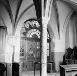 klasztor Norbertanek - kościół pw. Świętej Trójcy - wnętrze - kaplica południowa, skan 1