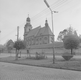kościół pod wezwaniem św. Józefa - widok od pn. - wsch., skan 1
