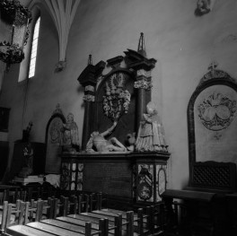 kościół pw. św. Bartłomieja - Kaplica Oppersdorffów - nagrobek Jana III Jerzego von Oppersdorffa - widok ogólny, skan 1