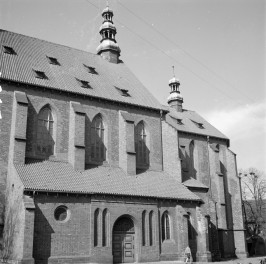 kościół pw. Wszystkich Świętych - elewacja południowa - fragment, skan 1