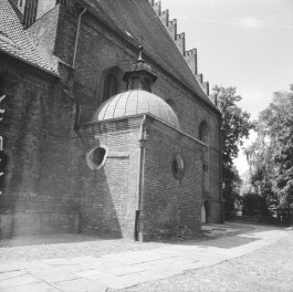 Katedra św. Marcina i Mikołaja - kaplica św. Krzyża (1617), skan 1
