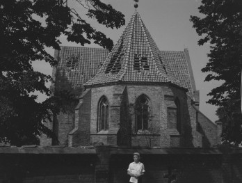kościoł pw. św. Piotra i Pawła - elewacja od strony prezbiterium, ob. Muzeum Rybołóstwa, skan 1