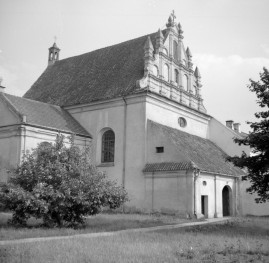 Kościół Świętego Józefa - elewacja i szczyt barokowy, skan 1