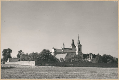 Zespół klasztorny - widok ogólny od strony płd. - wsch. 

 , skan 1