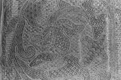 Skarbiec Katedralny - Ornat. haftowany Bp. F.K. Szaniawskiego. Polska 1720-32. Fragment haftu., skan 1