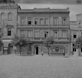 rynek miejski - kamienica - elewacja frontowa, skan 1