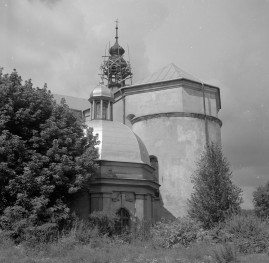 kolegiata Bożego Ciała - elewacja prezbiterium i kaplica, skan 1