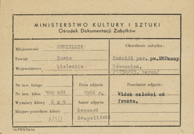 Kościół parafialny widok na dzwonnicę i szczyt fasady - metryczka, skan 1