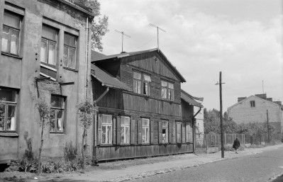 drewniany budynek mieszkalny, skan 1