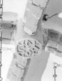 Opactwo Cystersów - wnętrze: kapitularz. Zwornik sklepienia., skan 1