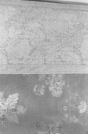 Skarbiec katedralny - Ornat (Włochy) ok. 1630-60, (Francja) ok. 1755-65 rok. Fragment raportów wzoru kolumny i boków., skan 1