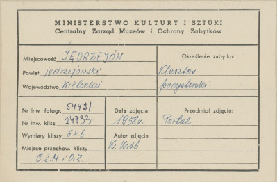 Zespół klasztorny - widok na portal klasztoru - metryczka, skan 1