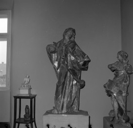 muzeum archidiecezjalne - rzeźba - figura świętej, skan 1