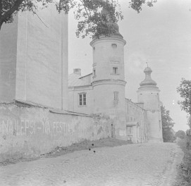d. zespół klasztorny Dominikanów - elewacja, skan 1