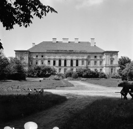 Pałac Sanguszków - elewacja frontowa zach. , skan 1