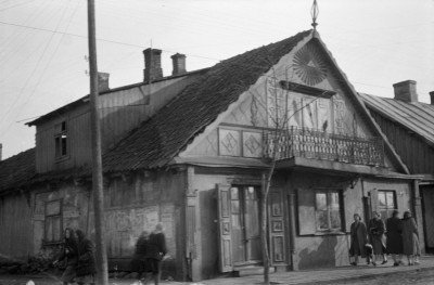 dom, ściana z ozdobionym szczytem, skan 1