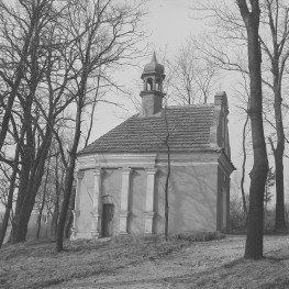 klasztor Franciszkanów - Kalwaria Pakoska - kaplica Grób Chrystusa - elewacja, skan 1