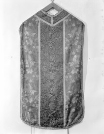 klasztor Benedyktynek - zbiory - ornat, skan 1