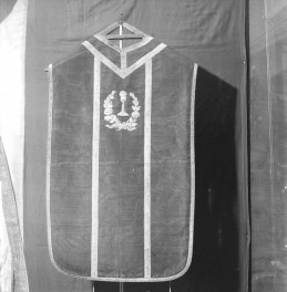 Skarbiec Katedralny - Ornat. Polska ok. 1800. Całość, tył., skan 1