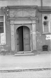 renesansowy portal, kamienica, skan 1