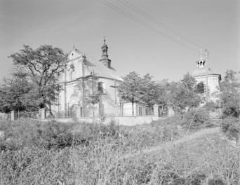 kościół parafialny pw.Trójcy Przenajświętszej - fasada zachodnia, skan 1