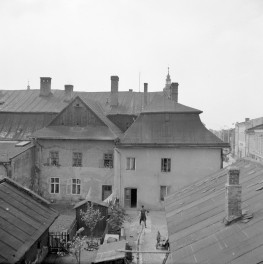 kamienica dawny nr 92, 93 - elewacja od podwórza, skan 1