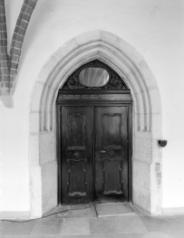 Opactwo Cystersów - klasztor: wnętrze. Portal z archiwoltą., skan 1