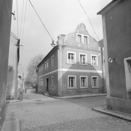 Zabudowa miejska. Kamienica, elewacja frontowa., skan 1