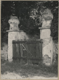 Widok bramy do parku w d. zespole dworskim

, skan 1