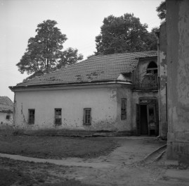 zespół pałacowy - pałac - przybudówka przy elewacji wsch., skan 1