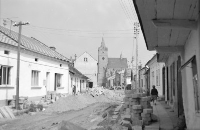 zabudowa ulicy Węgierskiej, kościół parafialny pw. św. Jana Chrzciciela - widok od południa, skan 1