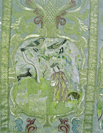 klasztor Benedyktynek - zbiory - ornat haftowany - fragment, skan 1