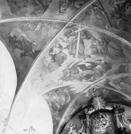 klasztor Redemptorystów - kościół pw. Podwyższenia Krzyża Świętego - wnętrze - prezbiterium - sklepienie nad ołtarzem głównym - fragment z polichromią, skan 1