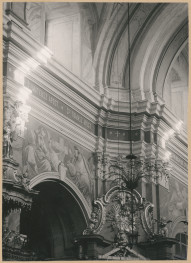 Zespół klasztorny - kościół, wnętrze, fragment ściany nawy głównej 
 , skan 1
