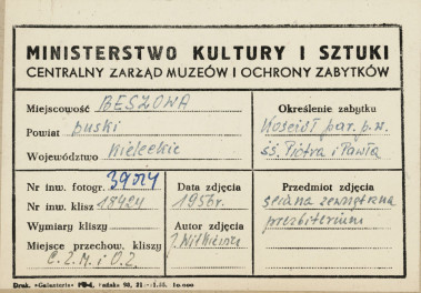 Kościół parafialny - fragment ściany zewnętrznej prezbiterium - metryczka, skan 1